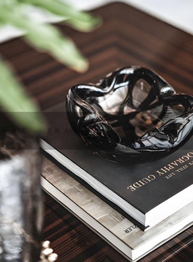 样板间客厅大堂茶几雪茄装饰品