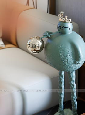 简约现代风样板房间落地抽象雕塑