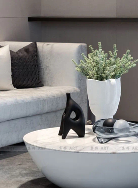 轻奢风人形展厅茶几组合雕塑摆件