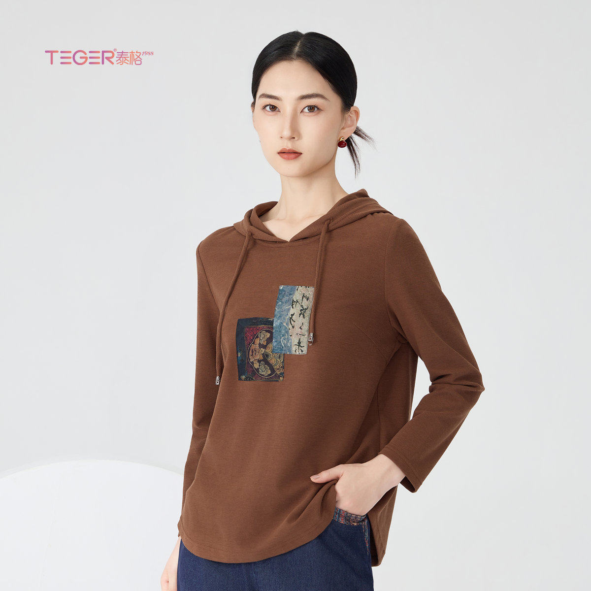 泰格服饰旗下品牌桑迪秋装新款时尚百搭外套卫衣大码女装连帽外衣 - 实物图