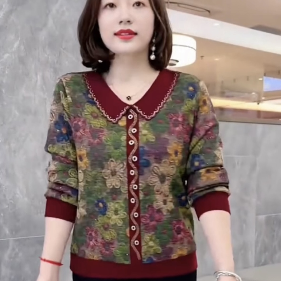 秋冬加绒娃娃领花色时尚女士小衫