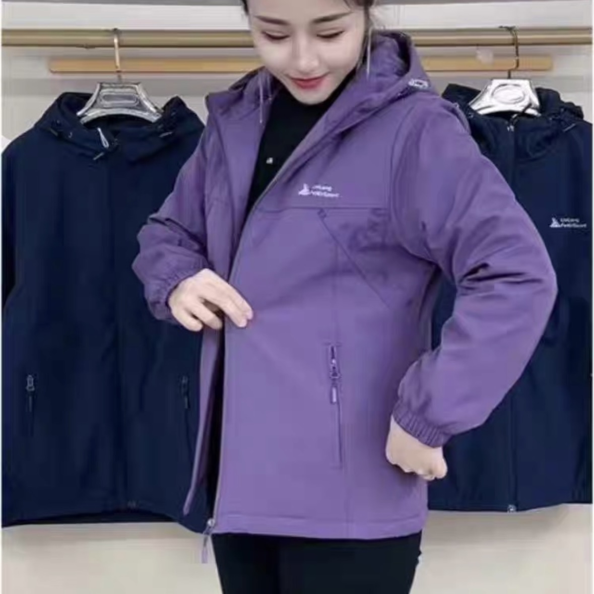 中老年女装加棉连帽棉服女士秋冬季新款冲锋衣上衣高级感妈妈外套