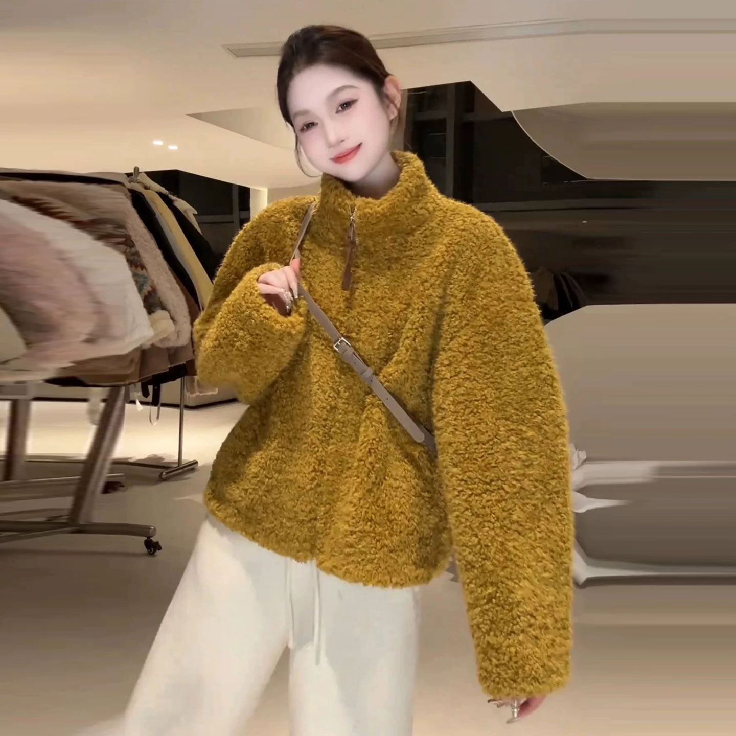 保暖皮毛一体羊羔毛短外套女