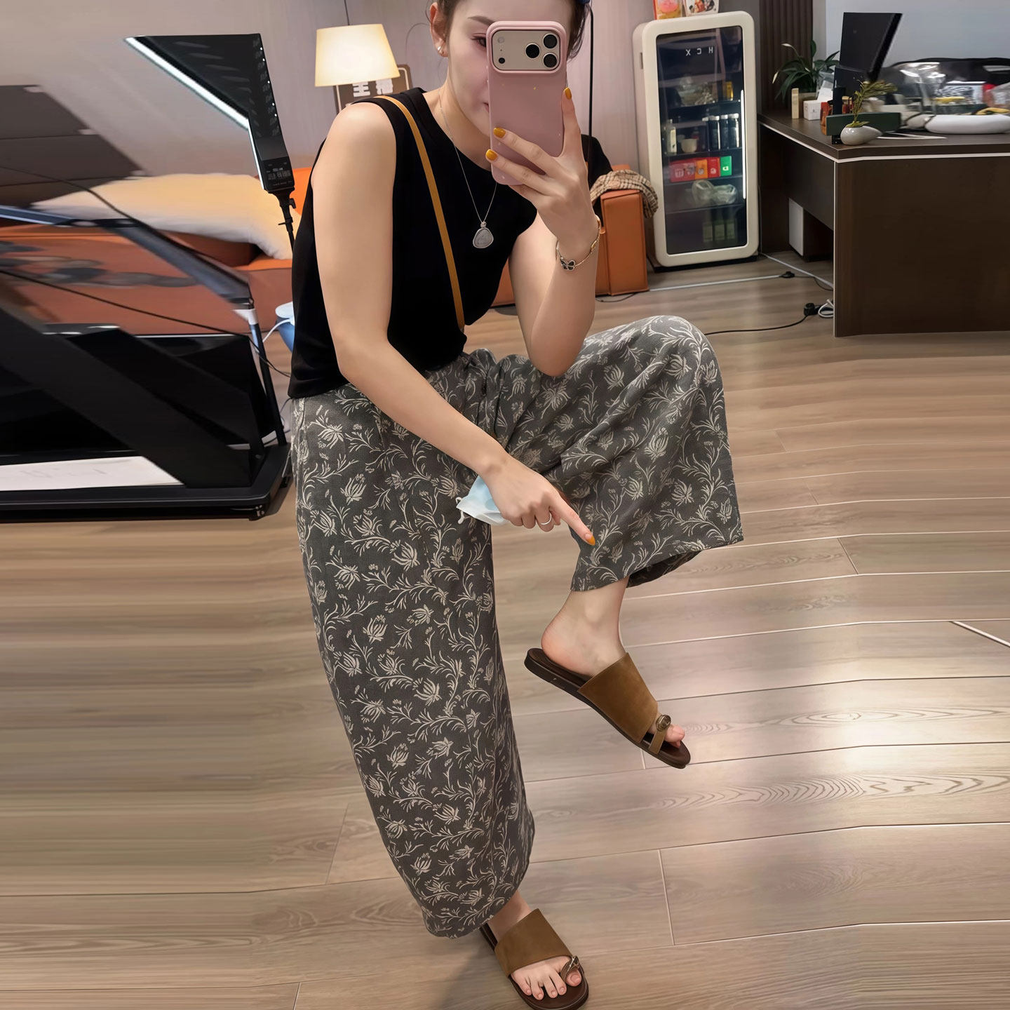 休闲高级感洋气减龄印花休闲弯刀裤高腰显瘦遮肉女士显瘦松弛裤子