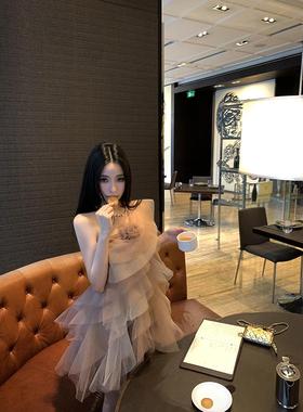 网纱拼接花朵斜肩无袖连衣裙女夏季设计感绝美裙子纯欲不规则短裙