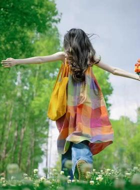 云南大理洱海旅游穿搭女装彩色格子吊带多巴胺绝美油菜花拍照裙子