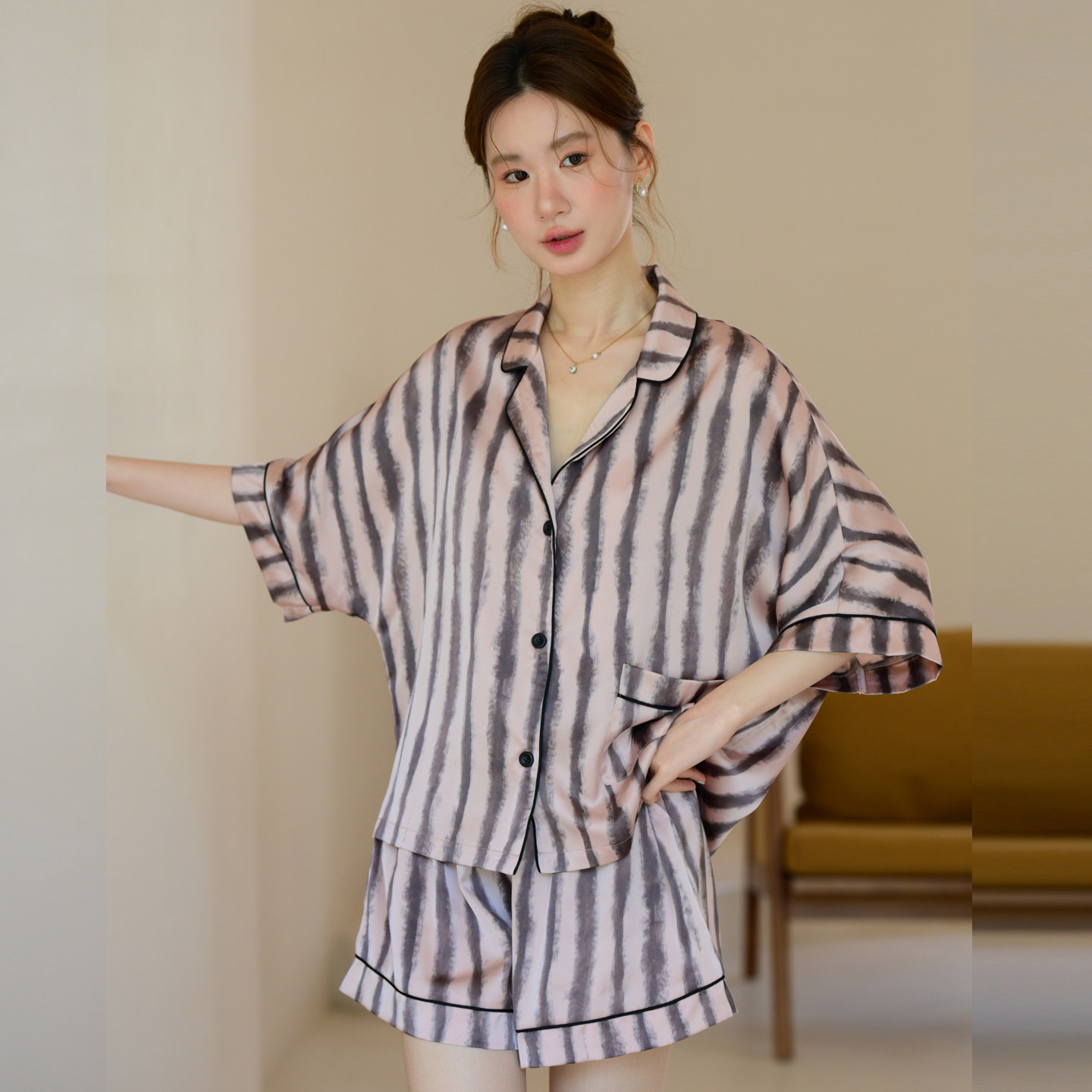 夏条纹女士冰丝睡衣女高级感缎面短袖短裤女款2026新款家居服套装