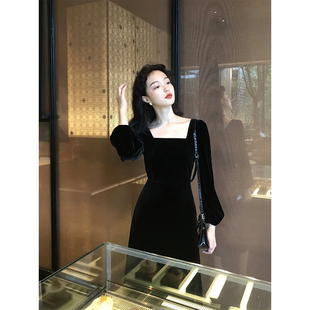 大码女装法式复古赫本风方领黑色丝绒连衣裙收腰显瘦高级感小黑裙