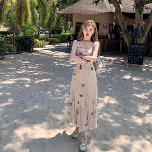 大码 复古蝴蝶印花吊带连衣裙女设计感气质海边度假长裙 女装 法式