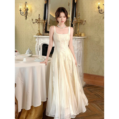 大码法式千金风高级感吊带连衣裙