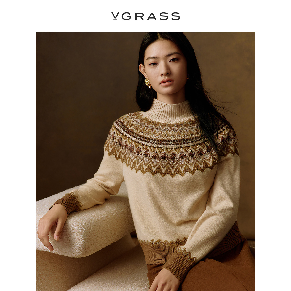 VGRASS高领艺术绣花云肩针织衫