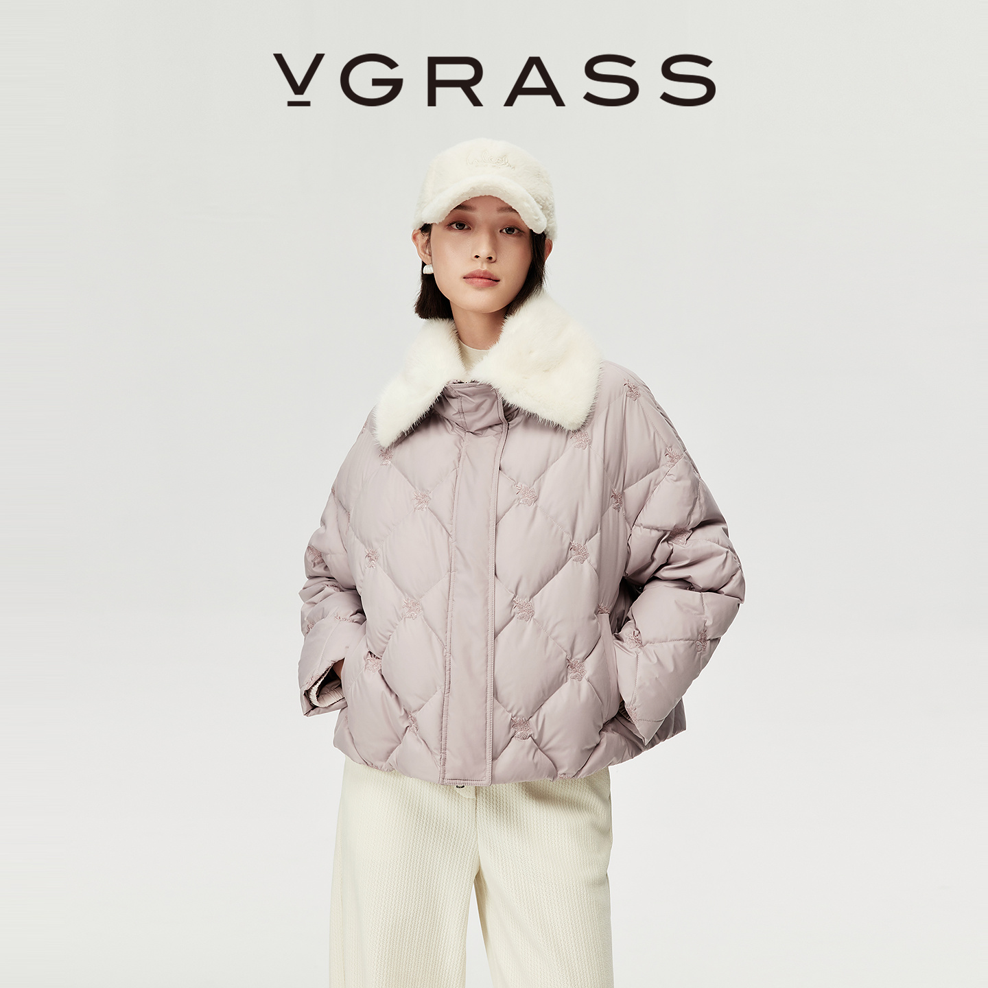 VGRASS定位绗缝绣花羽绒服