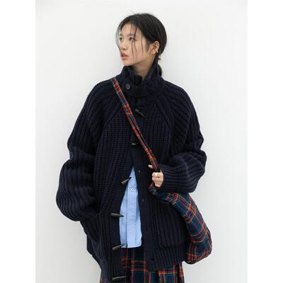 覆古藏青色粗麻花高领针