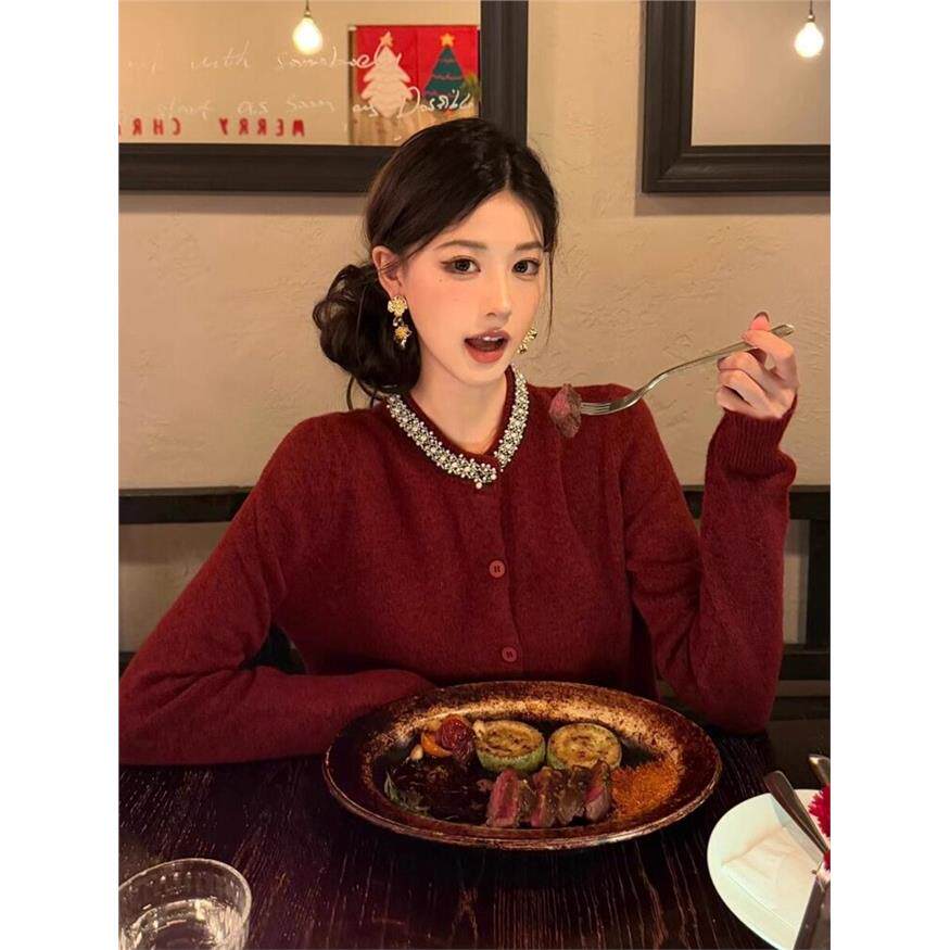 红色小香风镶钻圆领针织开衫女秋季气质别致独特漂亮毛衣外套上衣