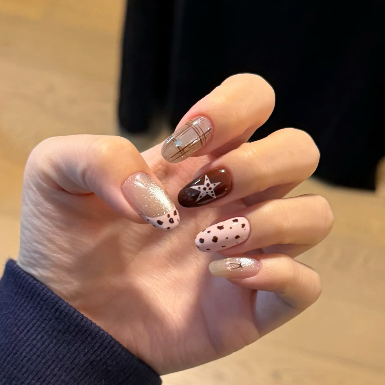 摩卡星浅粉裸棕美甲31