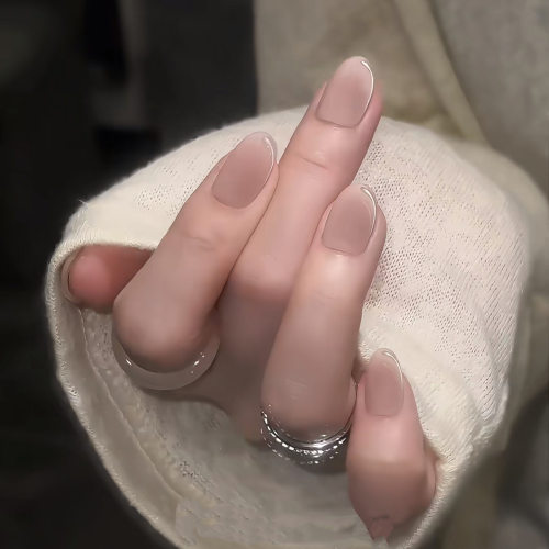 柔粉银月短款通勤美甲