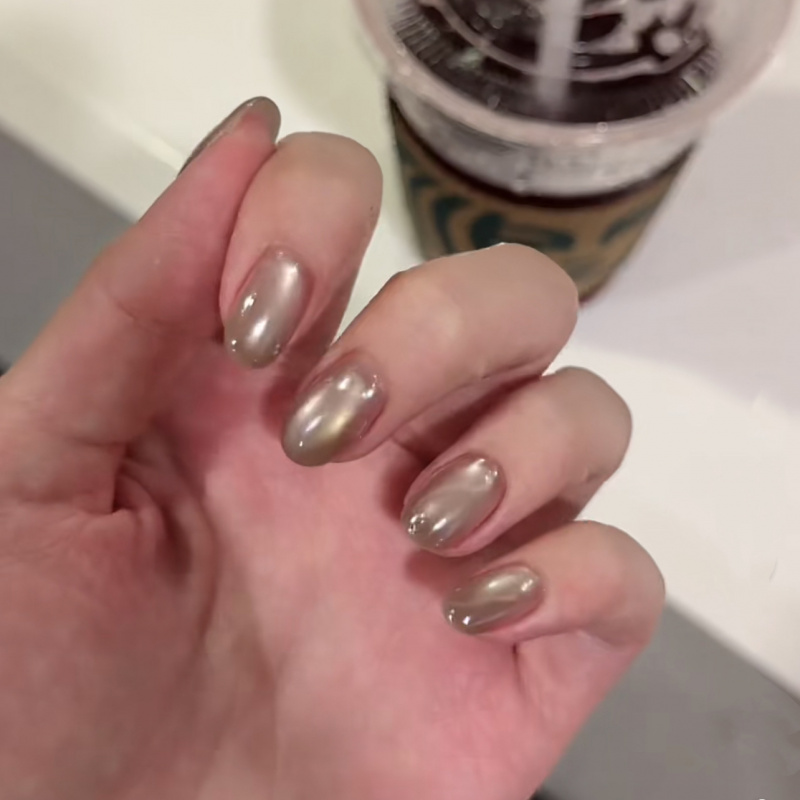 奶金流光杏粉猫眼美甲