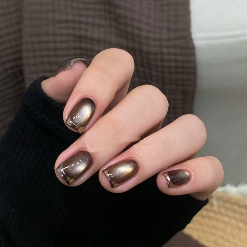 棕调流光深棕法式银边美甲