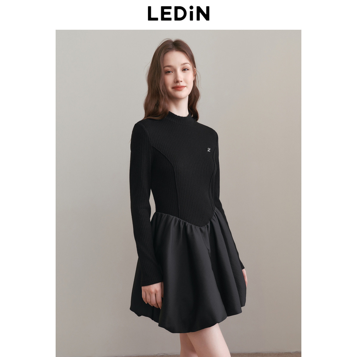 乐町气质立领针梭拼接连衣裙25年春新款小黑裙显高显瘦甜美花苞裙,女装/女士精品,连衣裙,淘宝优惠券,粉丝福利购,淘宝优惠卷