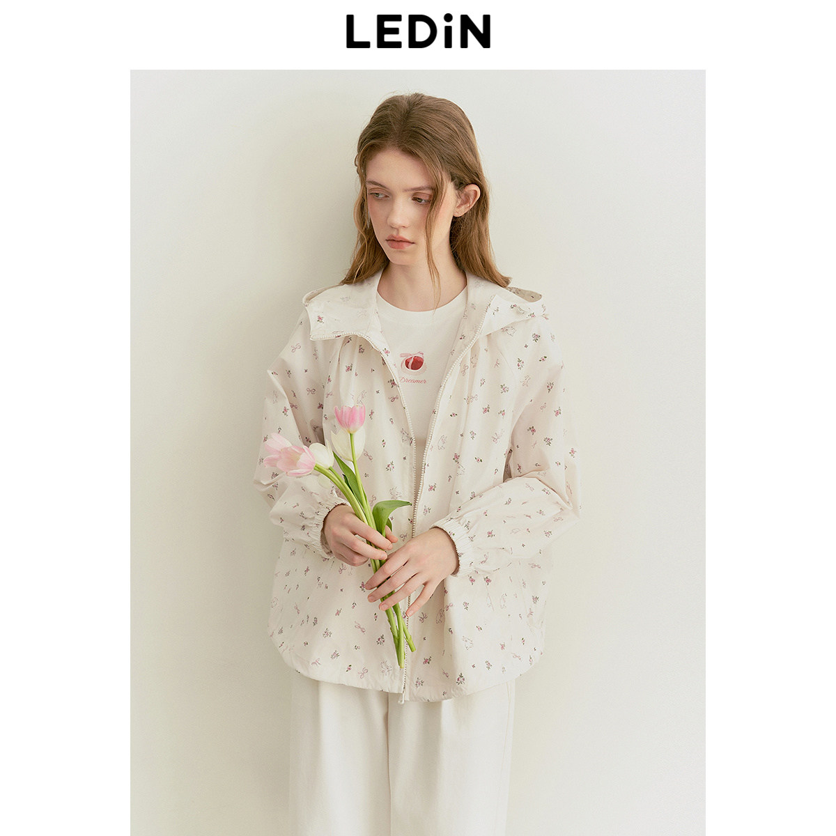 乐町甜美少女图案印花连帽拉链外套2025春季新款下摆抽绳设计夹克,女装/女士精品,短外套,淘宝优惠券,粉丝福利购,淘宝优惠卷