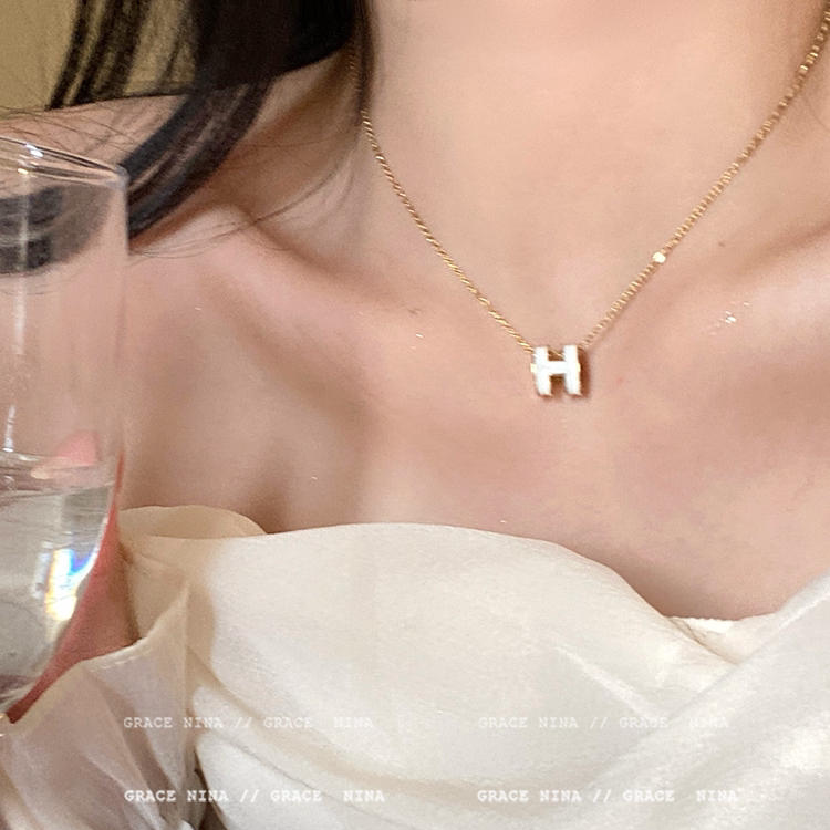 时髦精女孩_简约风H字母项链女高级感轻奢小众毛衣链2024新款爆款