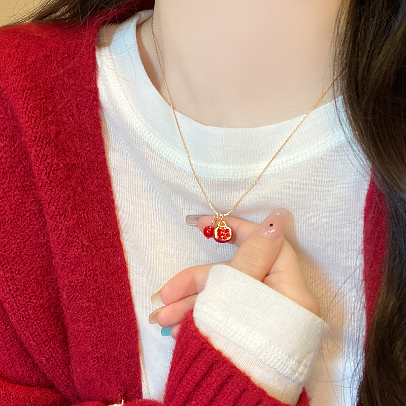 安可拉红石榴项链女可叠戴气质锁骨链秋冬小众设计感毛衣新品配饰
