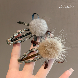 韩国时尚水钻百搭侧边懒人鸭嘴夹秋冬高级感毛绒球头饰刘海碎发夹