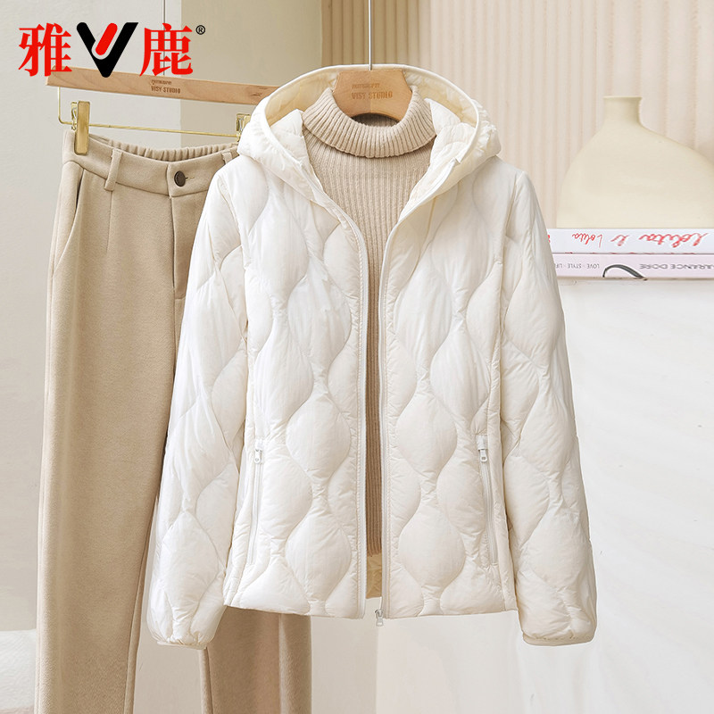 雅鹿百搭连帽羽绒服女轻暖休闲