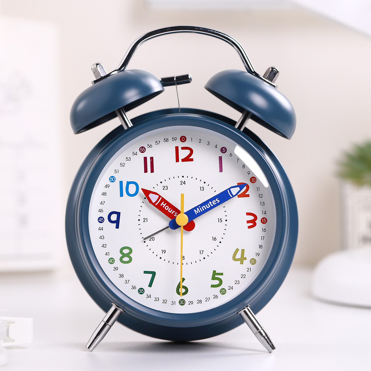 闹钟学生专用起床神器2025新款专用机械儿童女孩桌面时钟强力叫醒