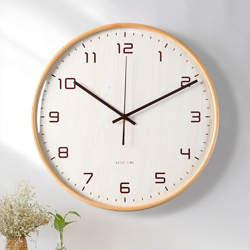 实木简约挂钟客厅家用时尚钟表静音挂墙网红现代新款2022电波时钟