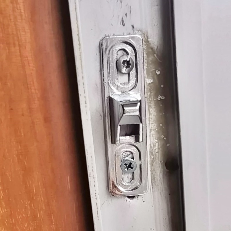 限位器推拉窗户挂锁窗扣窗钩锁扣座移门90五金挂钩老式配件搭扣