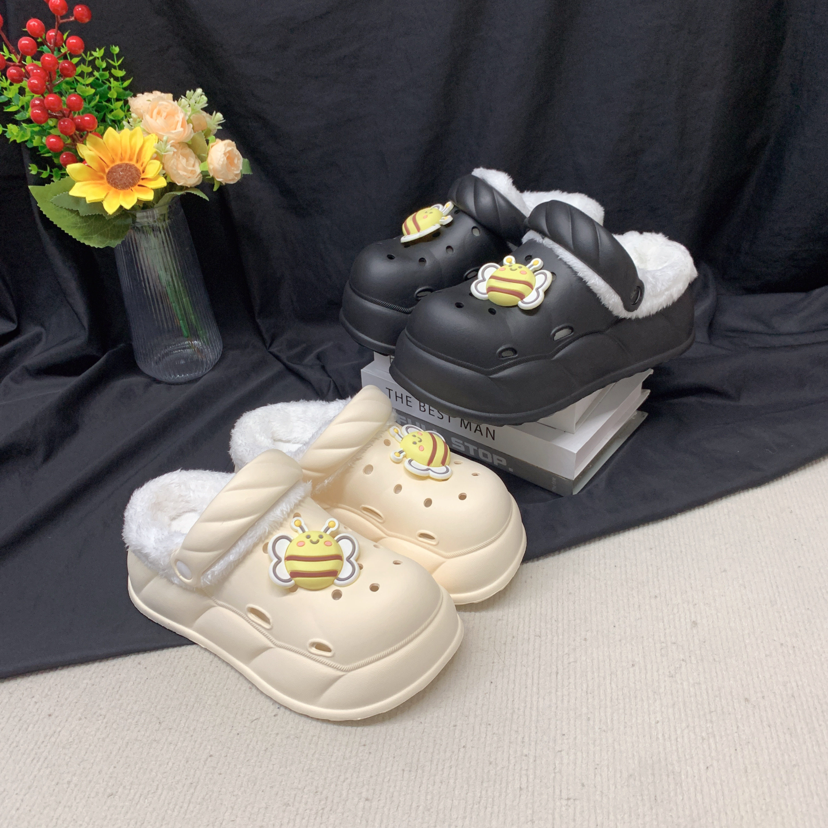 巧贝淘冬日棉拖鞋时尚女孩保暖洞洞鞋黑白色加绒内里学生包头拖鞋