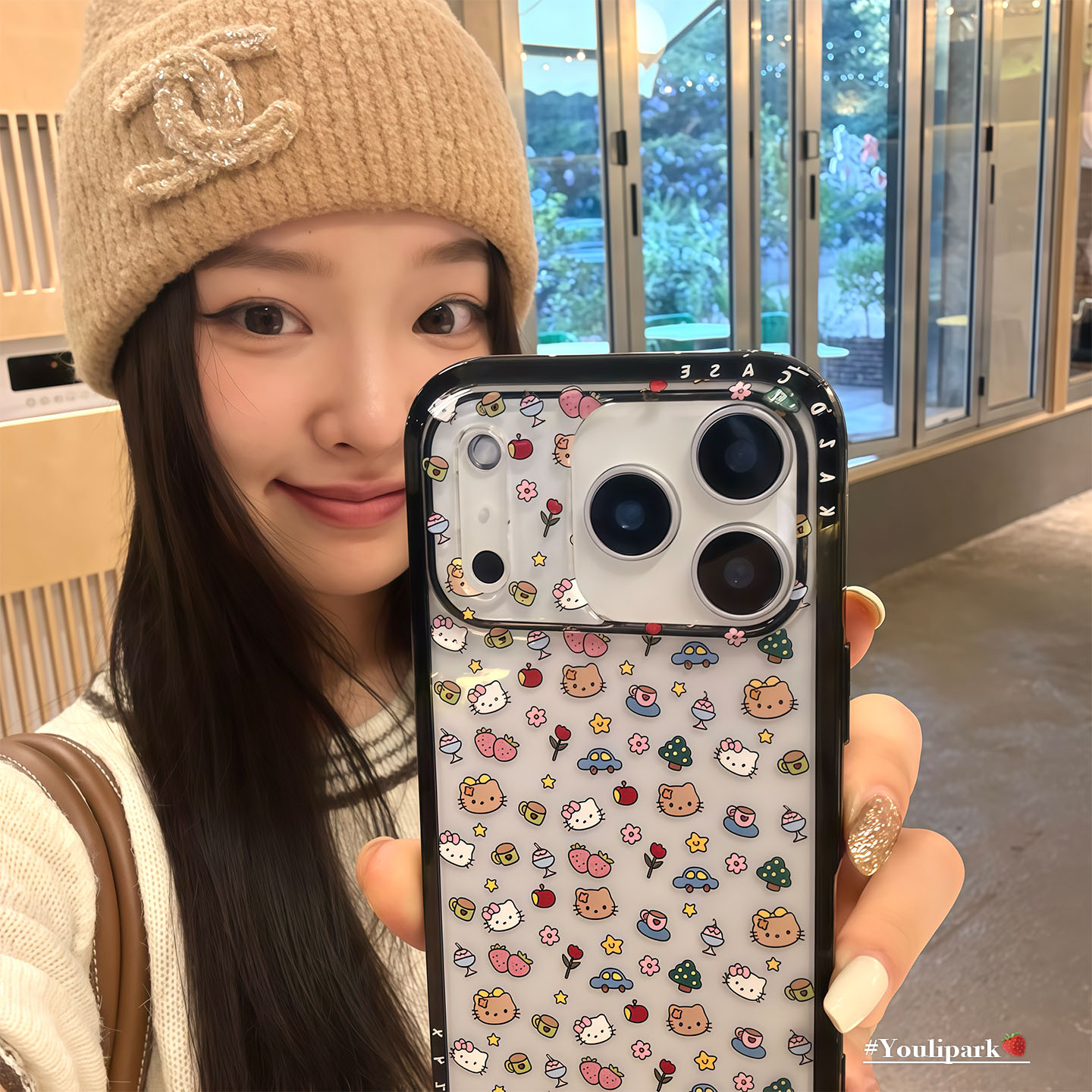 满屏草莓花朵猫咪插画苹果手机壳