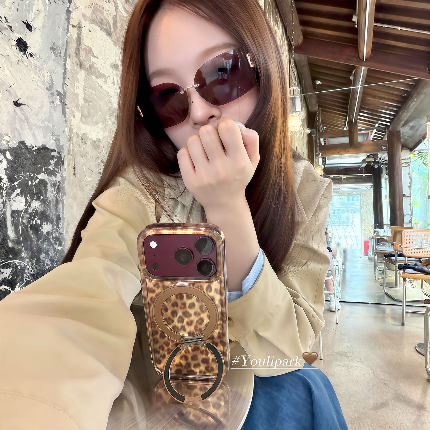 由里公园ins秋冬时髦琥珀棕豹纹旋转支架17适用18pro苹果18ProMax手机壳iPhone16全包14新款16Promax保护套女
