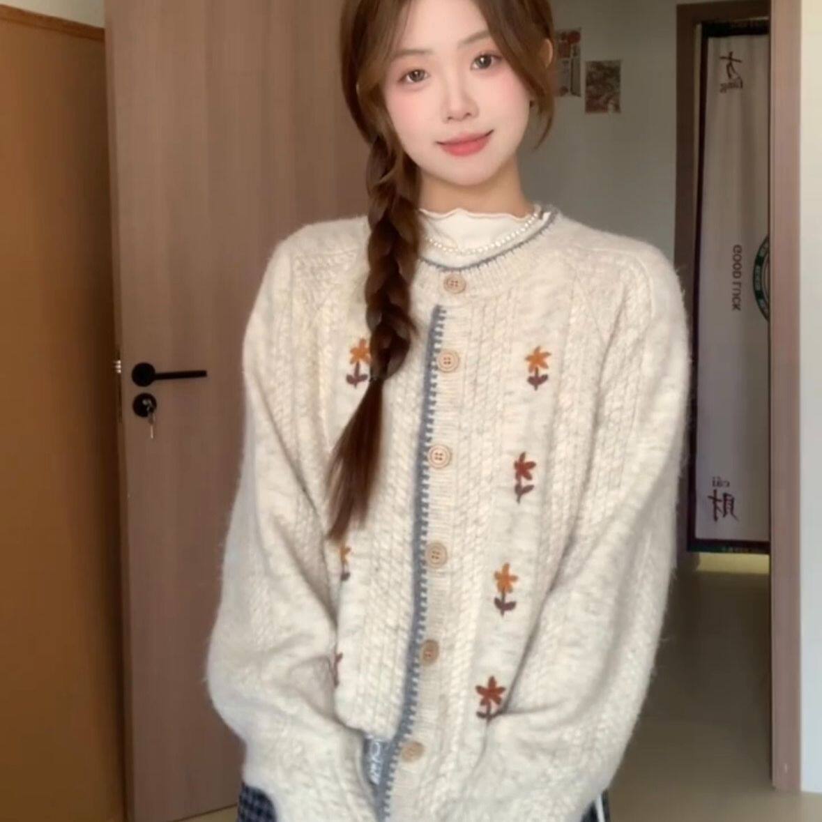 日系软糯高级感圆领花朵刺绣开衫毛衣外套女秋冬款慵懒风穿搭上衣