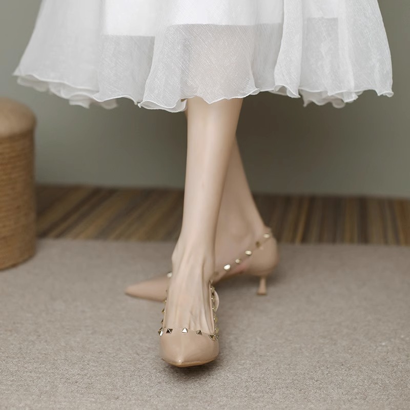 法式铆钉单鞋女春秋2025新款3公分小跟鞋气质名媛细跟裸色高跟鞋