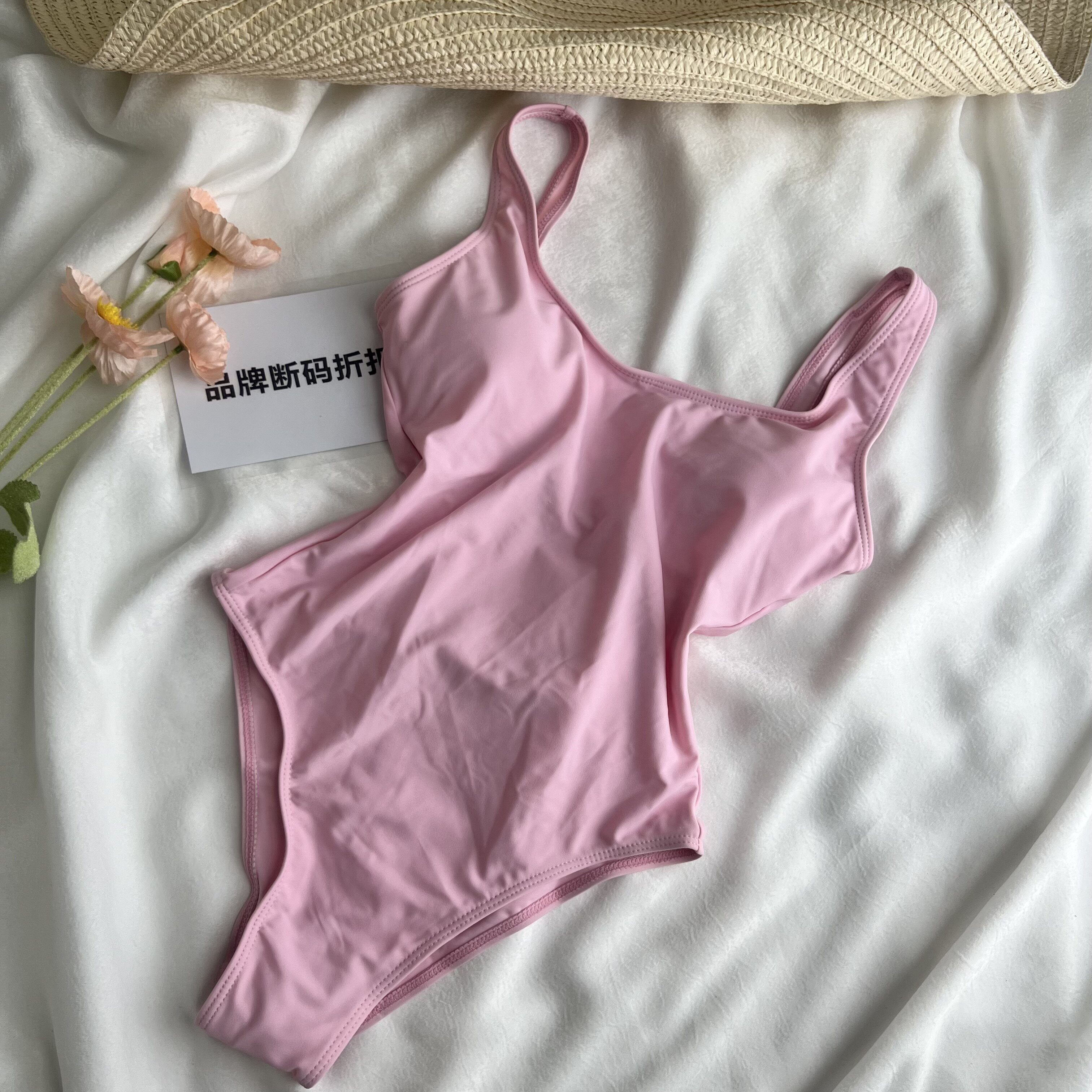品牌断码折】粉色少女温泉度假保守显瘦露背三角连体泳衣女