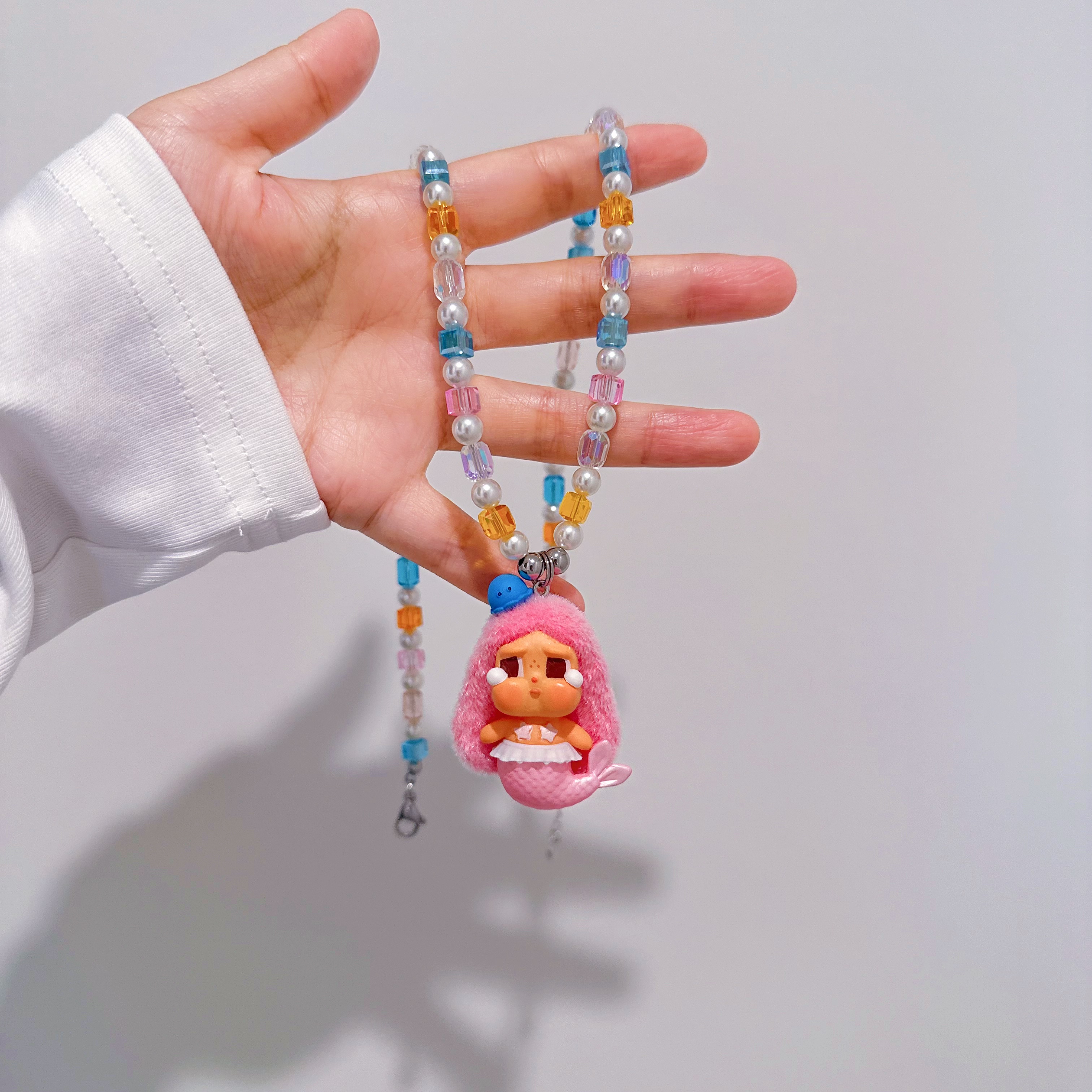 原创泡泡玛特crybaby哭娃美人鱼萌粒多巴胺施家珍珠水晶潮玩项链