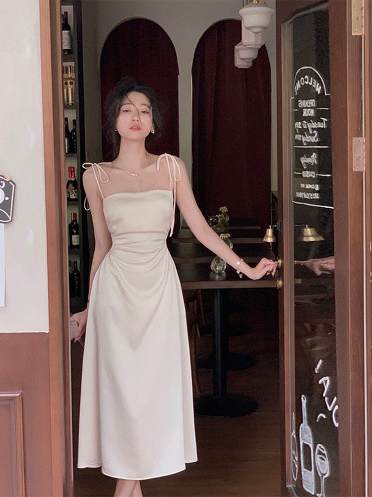 法式系带吊带连衣裙女夏性感修身露腰镂空别致小众设计高级感裙子