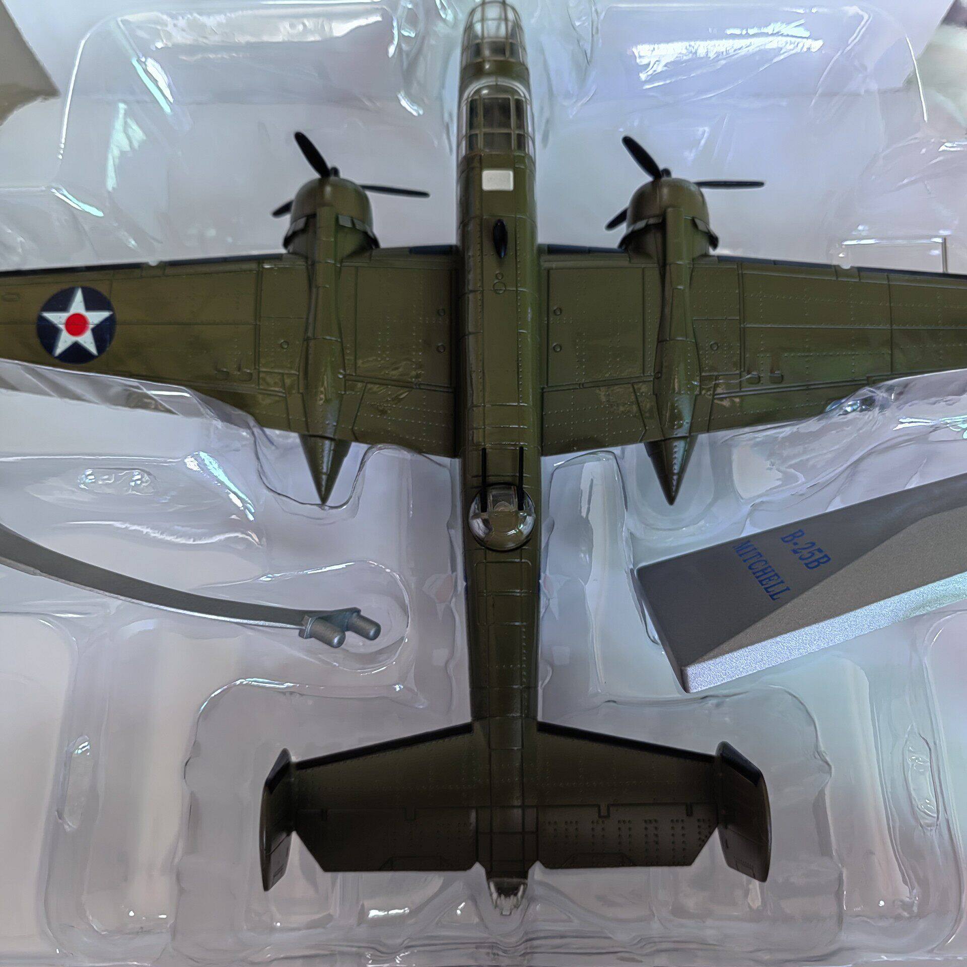 AF1 B25模型，1:72比例，合金材质+ABS任何成品模型难免会有轻