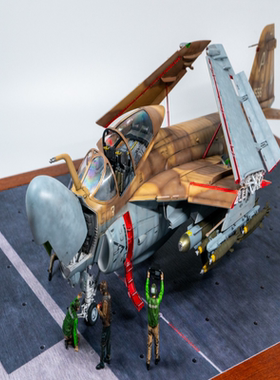 1/48 A-6E TRAM舰载攻击机，号手套件金属起落架的初版。折叠翼维