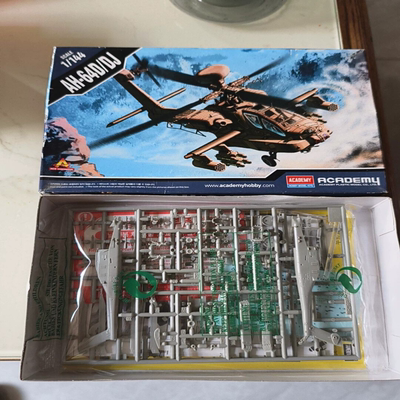 爱德美 1/144美阿帕奇AH-64D/DJ武装直升机，未拆如图所示，出不