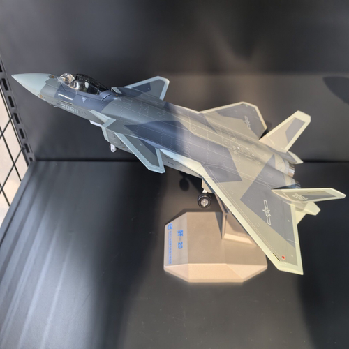 成都611生产的歼20飞机双模型,锌合金材质,比例1：60,不是中航智