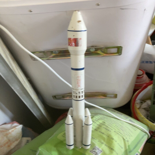 闲置神箭1:100中国航天cz-2f合金模型。长征2号F型高度51cm左右.