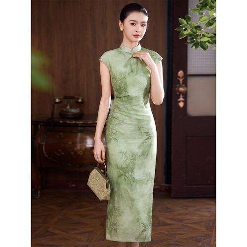 2026新款改良复古高级感天丝旗袍绿色新中式打褶年轻款无袖夏