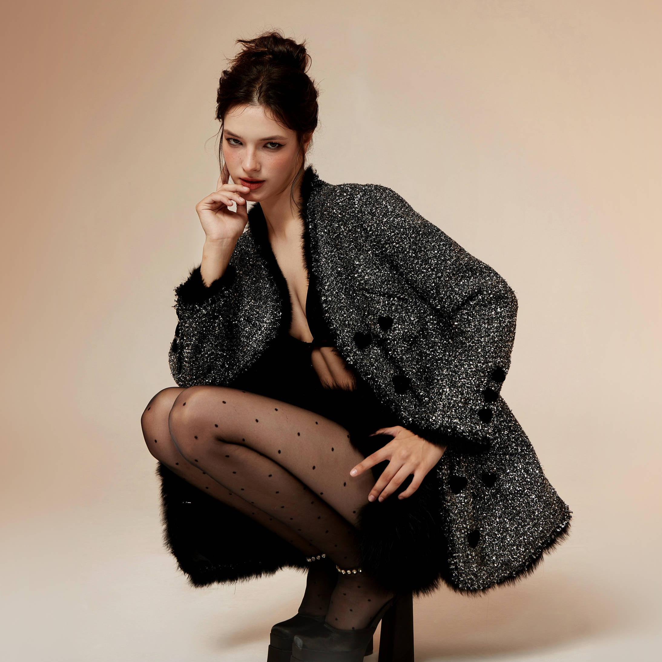 VOWOW 巴黎恋人黑樱桃银丝兔毛花边外套