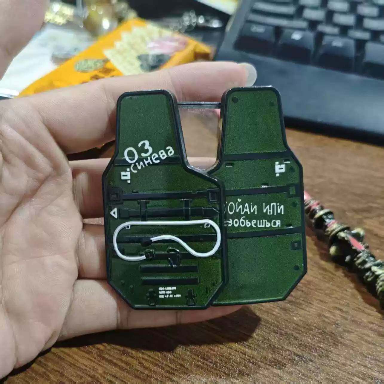 三角洲行动周边深蓝合金磁吸盾牌模型
