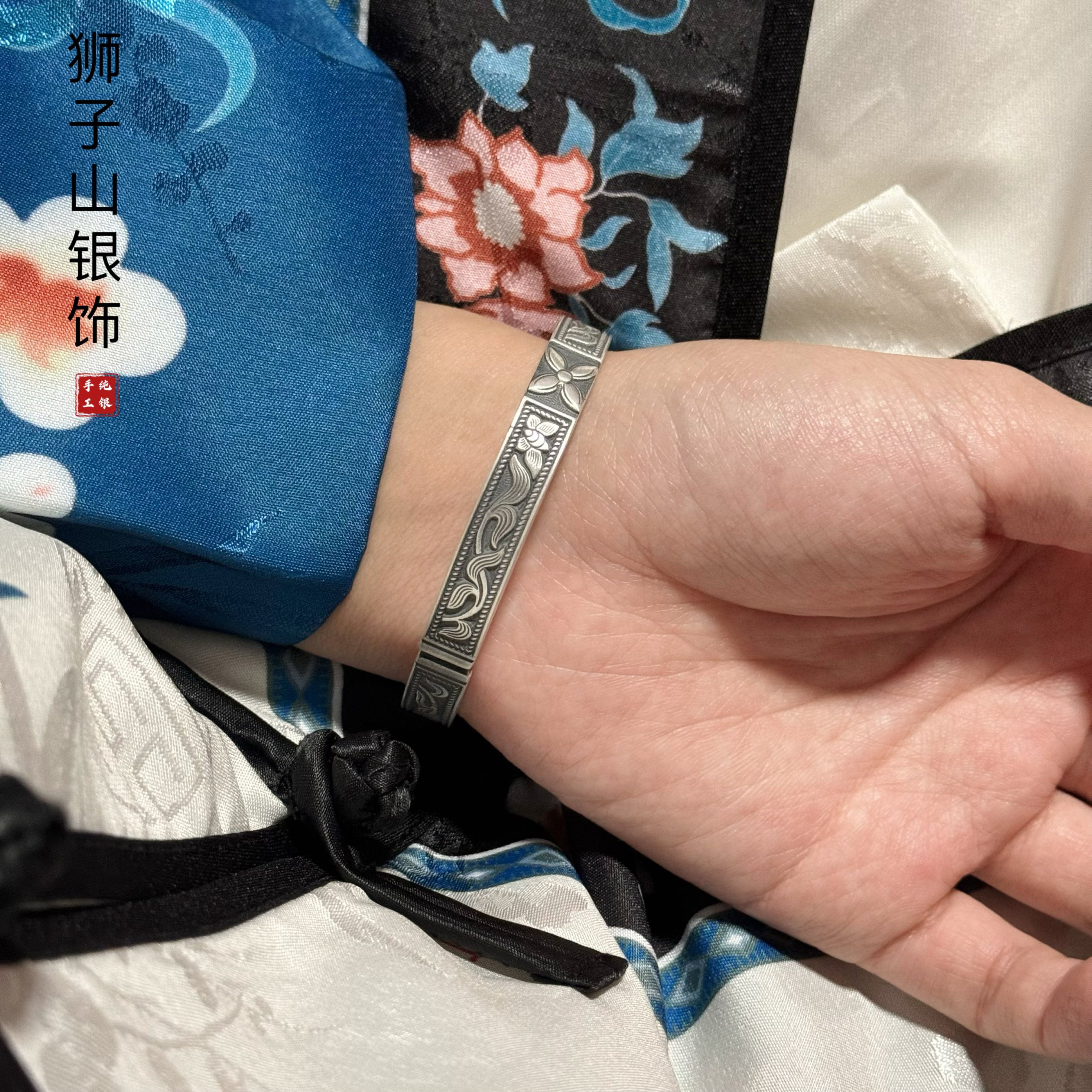 扶苏足银手工錾刻复古银手镯