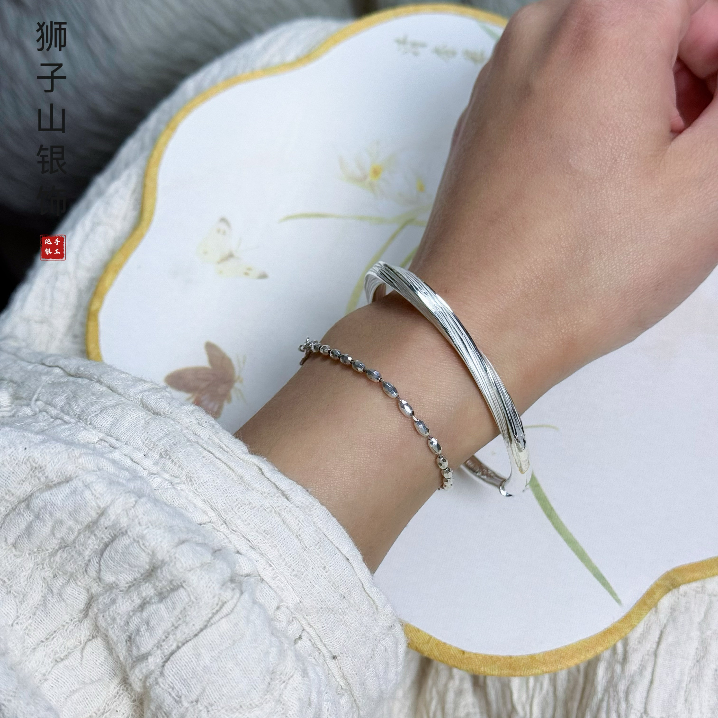 莫比乌斯纯手工999锤纹拉丝手镯女原创设计个性百搭实心开口情侣