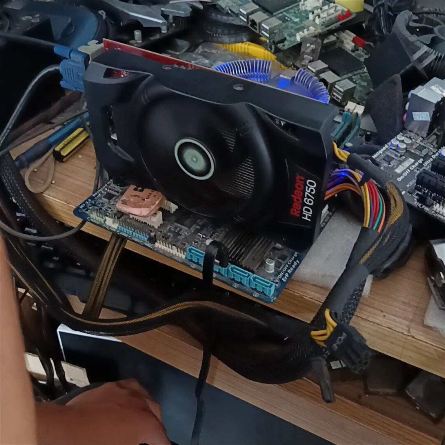 {议价}迪兰恒进 HD6750 恒金 1GD5